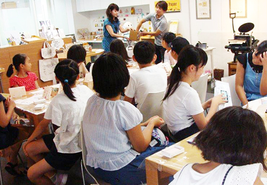 夏休み子どもクラフト教室 「活版印刷で夏の絵はがきを作ろう」開催